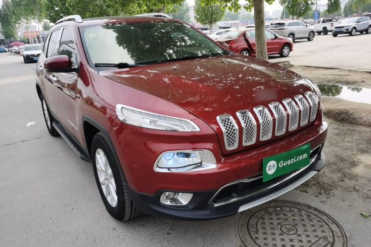 Used Jeep Cherokee 2016 2.4L Professional Smart Version Front Right 45 Deg