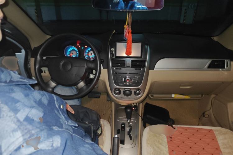 Used Buick Excelle 2011 1.6LX-AT Center Console