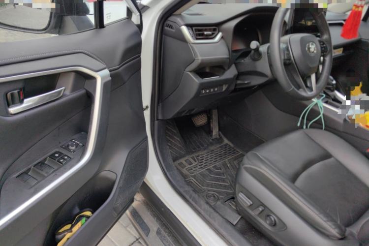 Used Toyota RAV4 2023 2.0L CVT Two-Wheel Drive Fashion Plus Edition Driver Seat