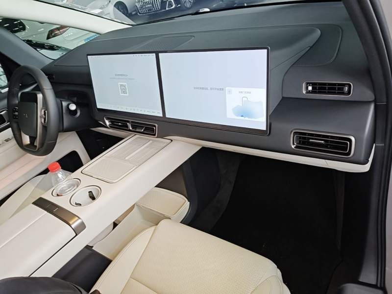 Used Li Auto MEGA 2025 Home Family Special Edition — 9