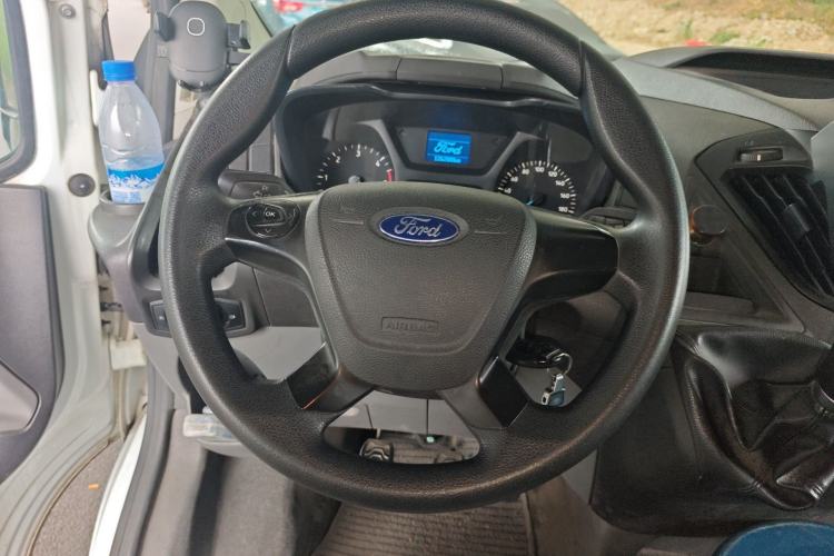 Used Ford Transit 2019 2.0T Diesel Multi-Purpose Commercial Vehicle Short Wheelbase Low Roof 6-Seater China VI Standard