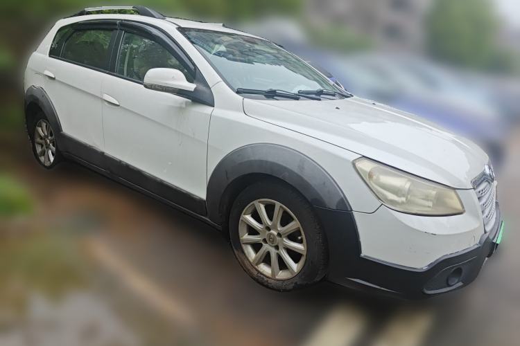 Used Dongfeng Aeolus H30 2012 CROSS 1.6L Manual Luxury Model Front Right 45 Deg