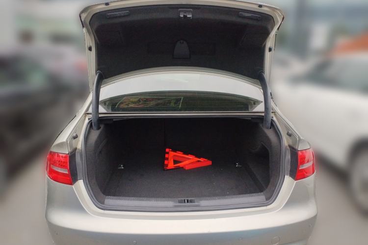 Used Audi A4L 2016 35 TFSI Automatic Comfort Model Trunk
