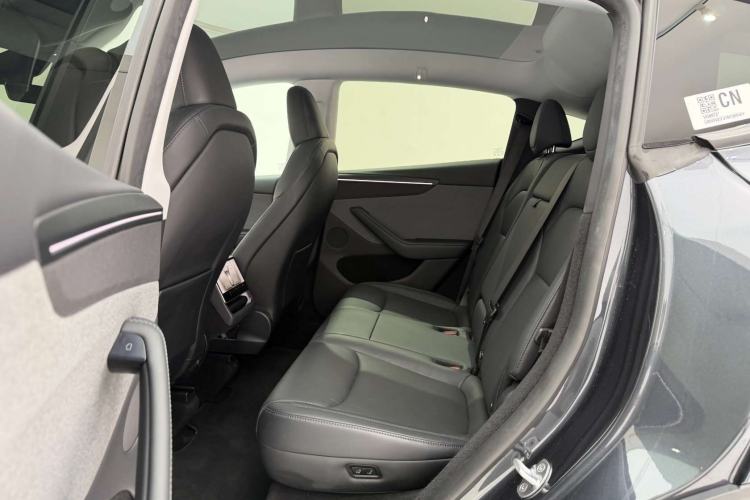 Used Tesla Model Y 2025 Rear-Wheel-Drive Version Interior 2