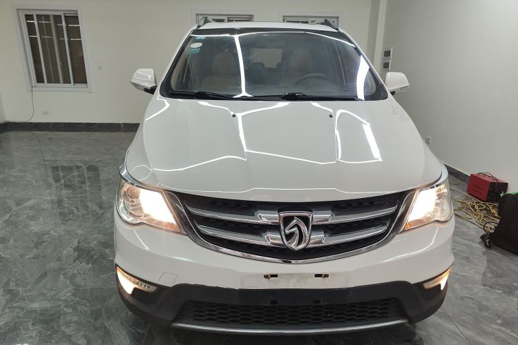 Used Baojun 730 2014 1.5L Manual Luxury Navigation ESP Version 7 Seats