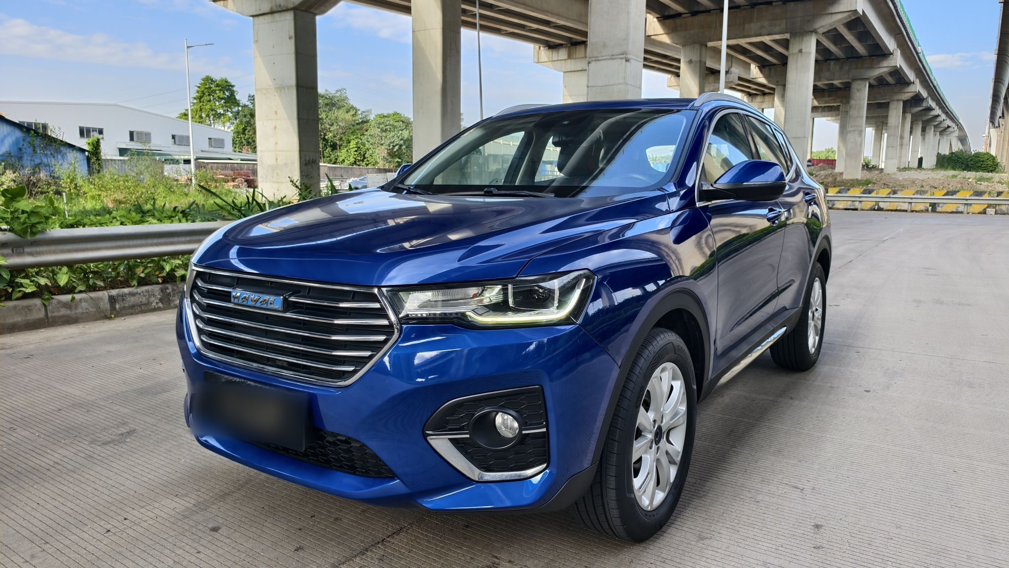 Под передней частью автомобиля