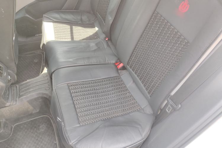 Used Volkswagen T-ROC 2024 300TSI DSG Two-Wheel-Drive Chen Guang Edition Left Rear Seat