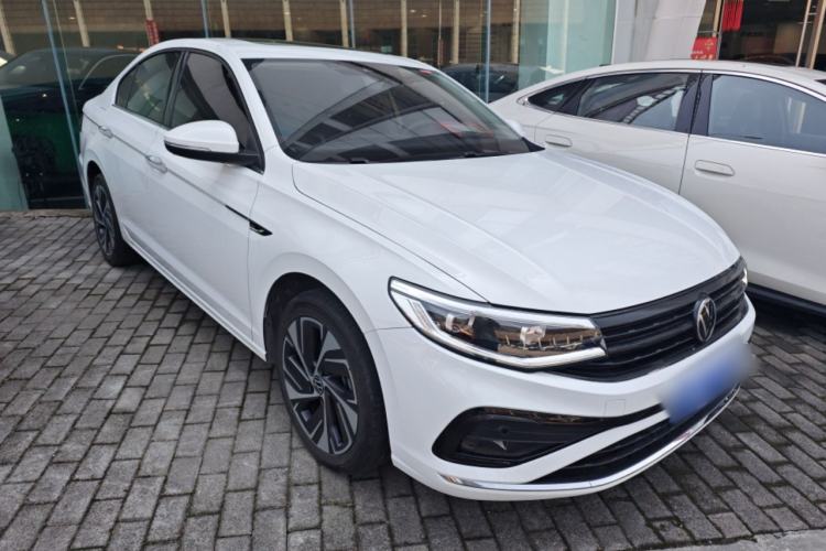 Used Volkswagen Bora 2024 300TSI DSG Prestige Edition Front Right 45 Deg