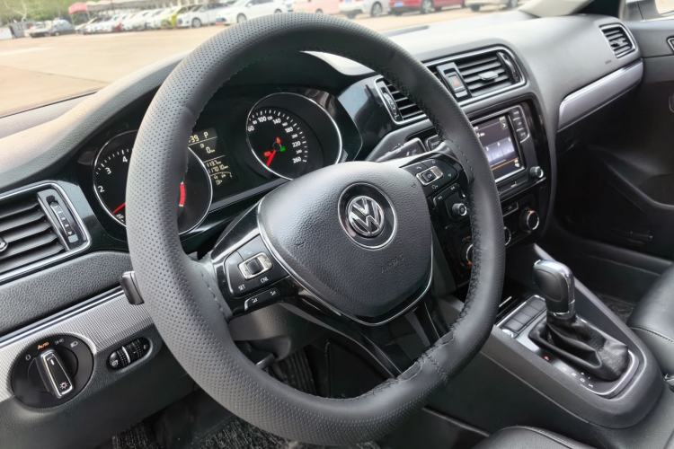 Used Volkswagen Sagitar 2018 1.6L Automatic Comfort Model Steering Wheel