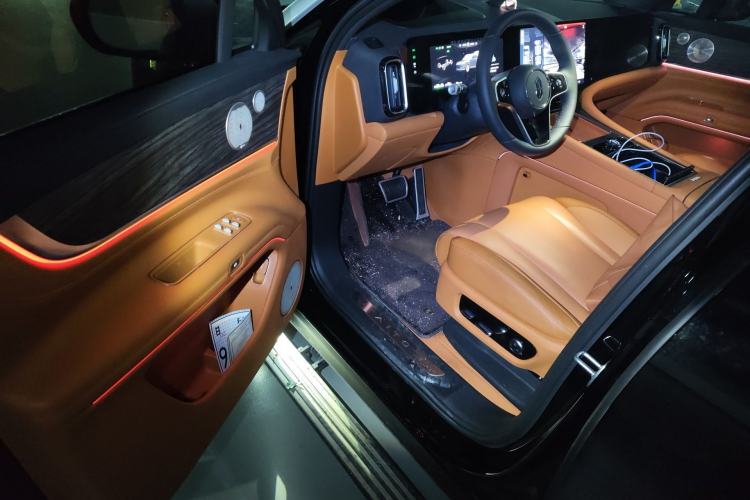 Used Hima AITO M9 2025 Extended-Range Ultra Version 52 kWh 6-Seater Driver Seat