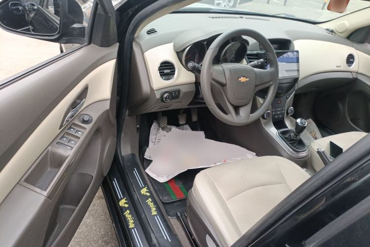 Used Chevrolet Cruze 2015 1.5L Classic SL MT Driver Seat