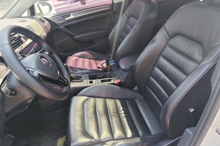 Used Volkswagen Golf 2016 230TSI Automatic Luxury Version Left Front Seat