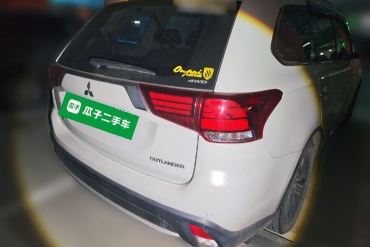 Used Mitsubishi Outlander 2016 2.4L 4x4 Luxury Edition 7-Seater