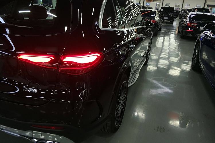 Used Mercedes-Benz GLC 2023 Facelifted GLC 300 L 4MATIC Luxury Version 5 Seats