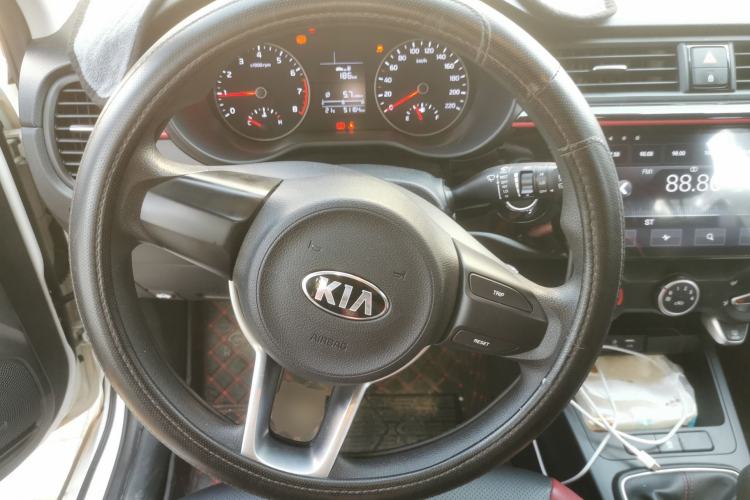 Used Kia KX Cross 2017 1.4L MT GLS
