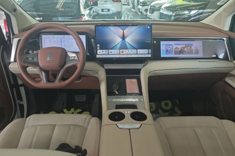 Used BYD Xia 2025 DM-i 1.5T 180km Excellence Model Center Console