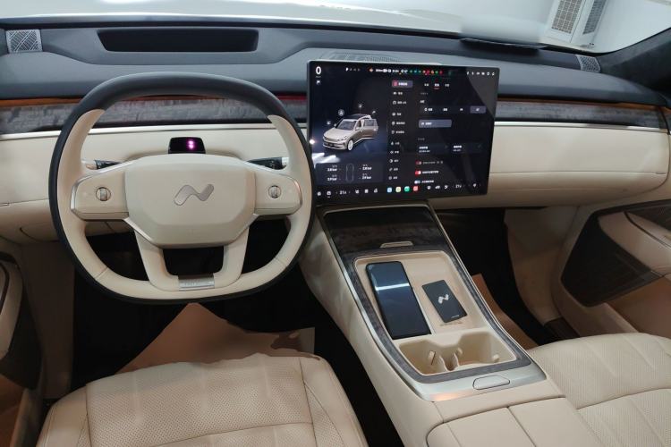 Used ONVO Luxeed L90 2025 Model—Max Six-Seater Version
