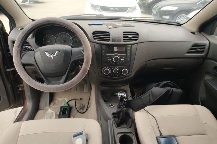 Used Wuling Hongguang 2014 1.5L S Standard Version
