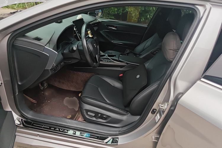 Used Toyota Avalon 2019 Dual-Engine 2.5L Luxury Edition China VI Standard