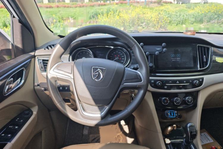 Used Baojun 730 2016 1.5T Manual Comfort Version 7 Seats
