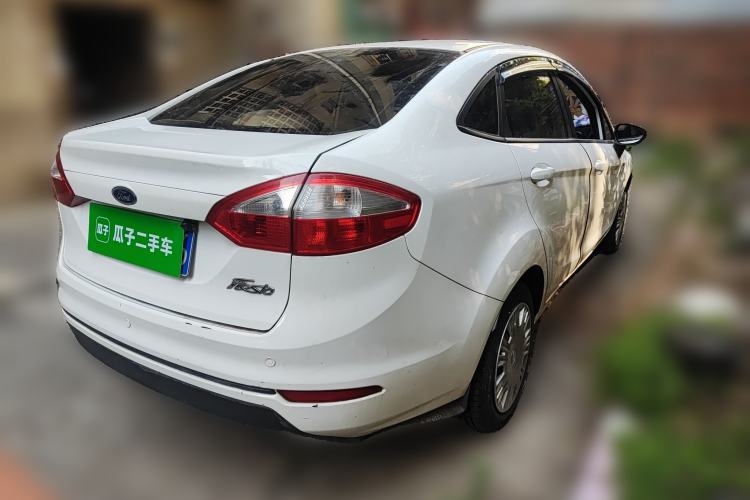 Used Ford Fiesta 2013 Sedan 1.5L Manual Fashion Edition
