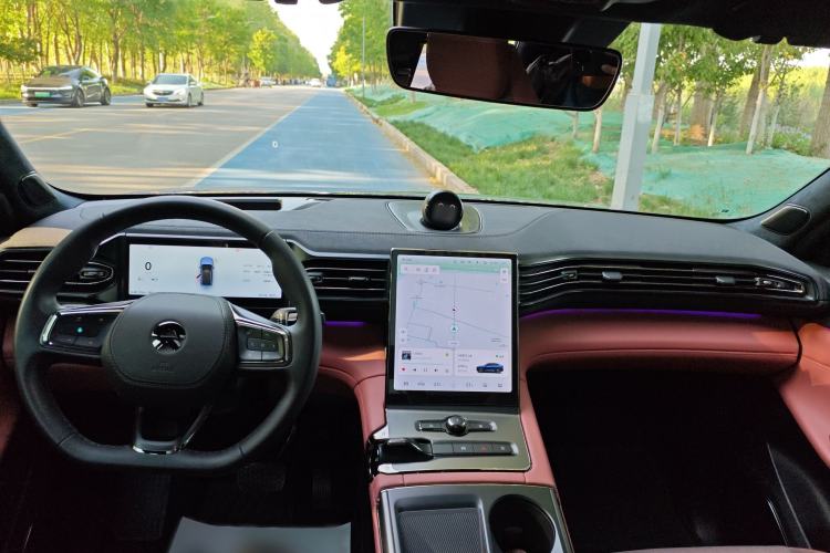 Used Nio EC6 2020 605 km Sport Edition Center Console