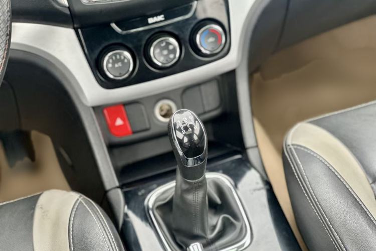 Used HYOSOW H3 2015 1.5L manual luxury version