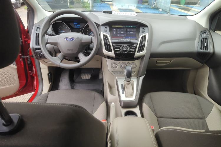 Used Ford Focus 2012 Sedan 1.6L Automatic Comfort Model Center Console