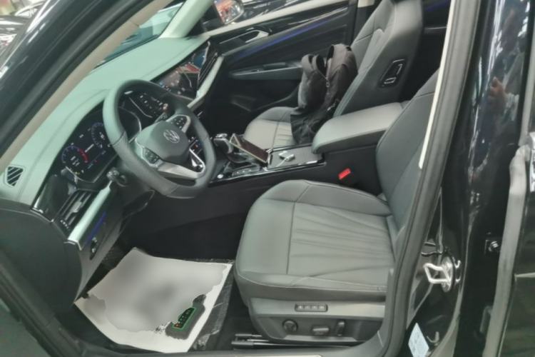 Used Volkswagen Passat 2025 Outstanding Model 380TSI Dragon Glory Edition
