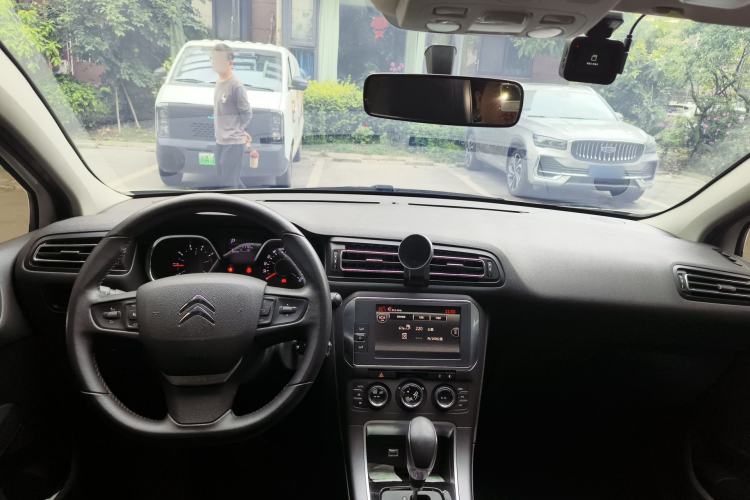 Used Citroen C4 Sega 2016 1.6L Automatic Luxury Model Center Console