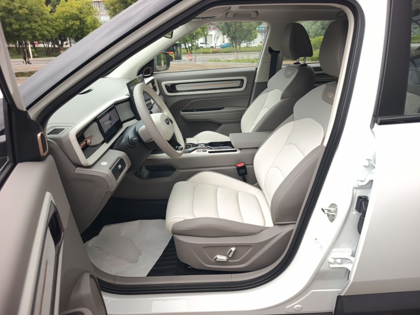 Geely Auto icon 2026 Model Chocolate 1.5TD Pure & Refined Edition — снимка 17