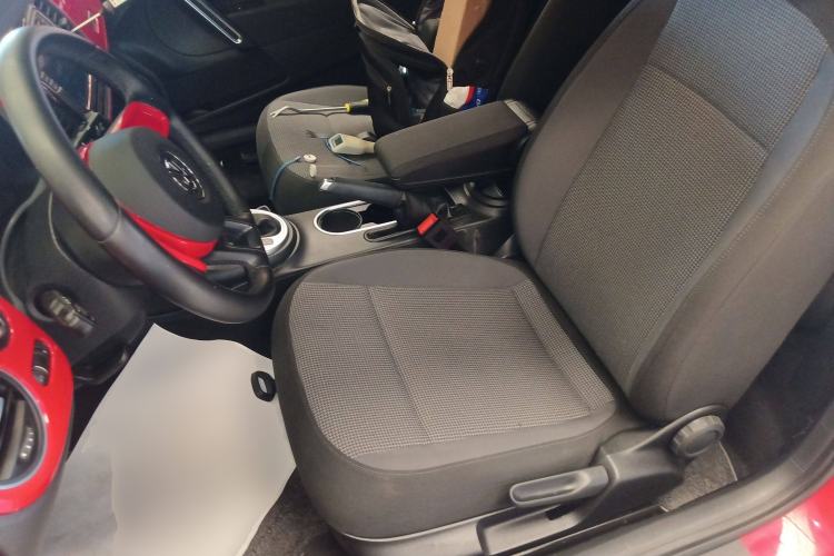 Used Volkswagen Beetle 2015 180TSI model
