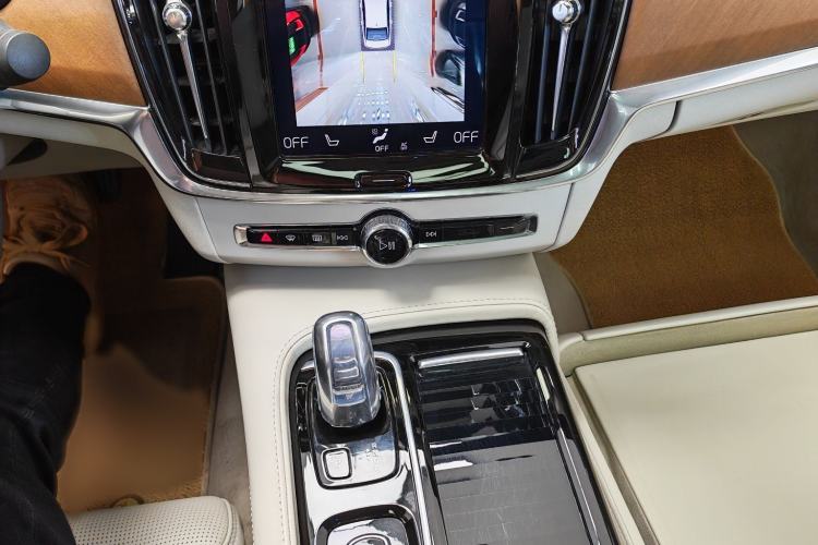 Used Volvo S90 New Energy 2019 T8 E-Drive Hybrid Honor Edition 3 Seats China VI Standard Interior 5