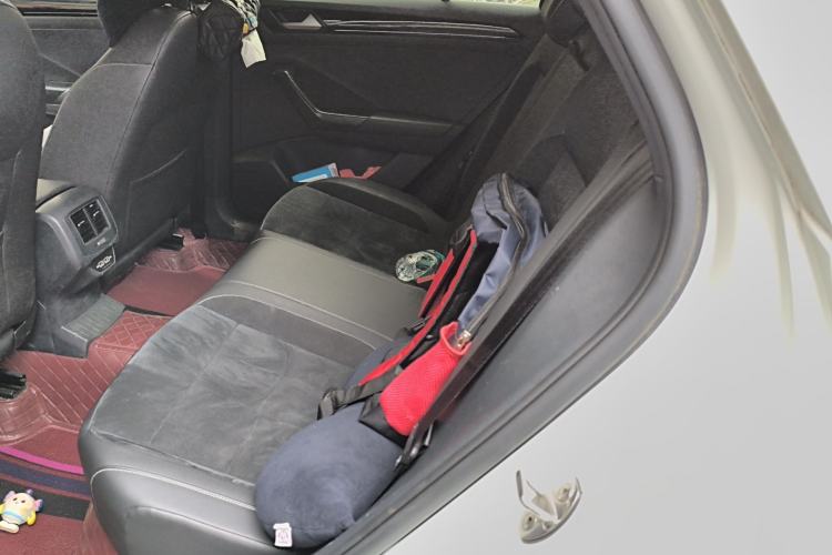 Used Volkswagen T-ROC 2018 280TSI DSG Four-Wheel Drive Luxury Version China V Emission Standard Left Rear Seat