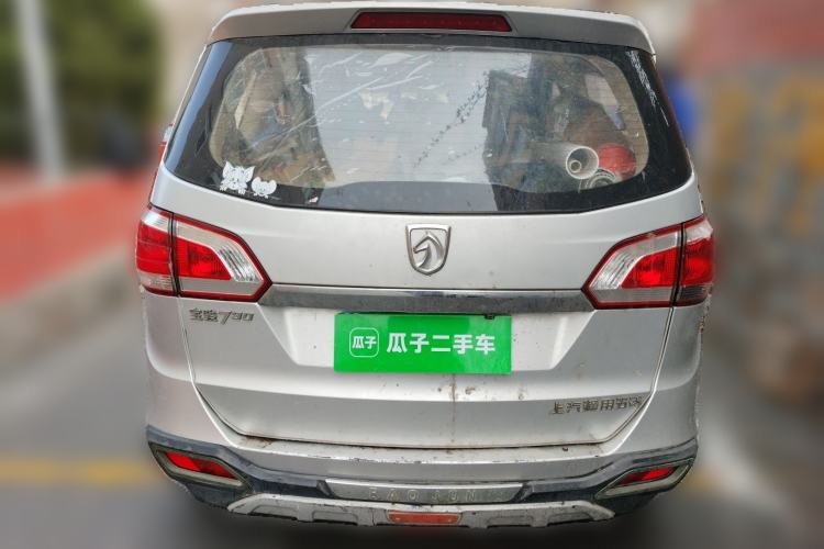 Used Baojun 730 2014 1.5L manual standard trim 7 seats