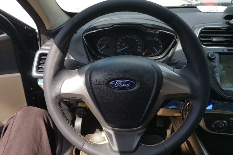Used Ford Escort 2015 1.5L Manual Fashion Edition
