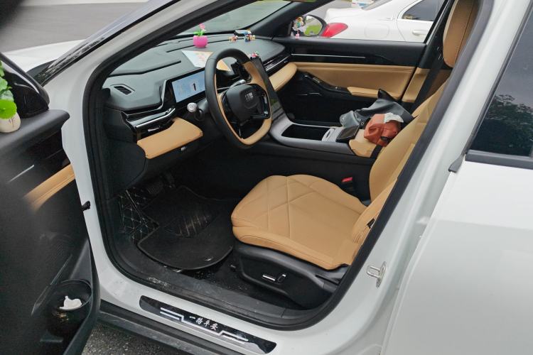 Used Geely Galaxy L6 2024 125km PLUS Dragon Edition
