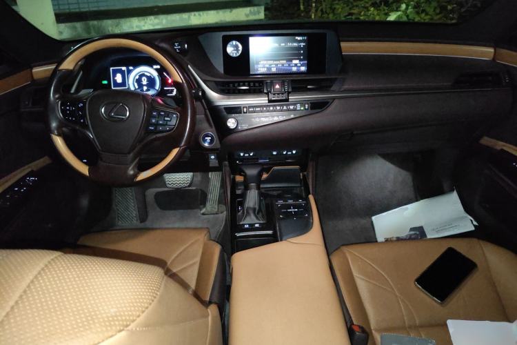 Used Lexus ES 2020 300h Premium Edition