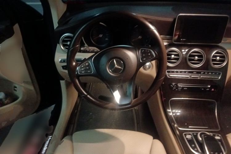 Used Mercedes-Benz GLC 2019 GLC 260 L 4MATIC Luxury Model Steering Wheel