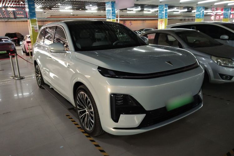 Used Deepal S09 2025 Rear-Drive Ultra+ Front Right 45 Deg