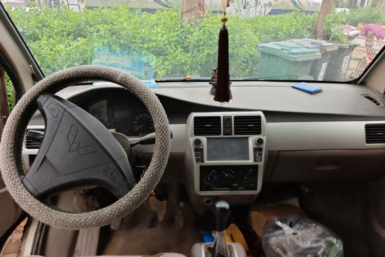Used Wuling Rongguang 2011 1.2L Base Version Center Console