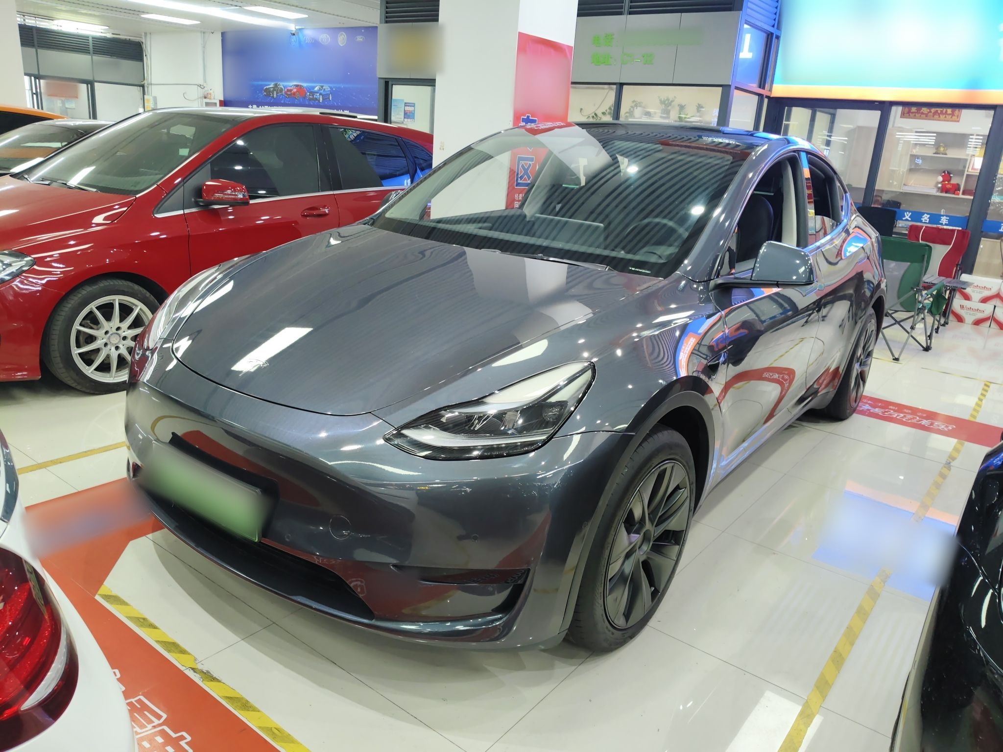 Под передней частью автомобиля