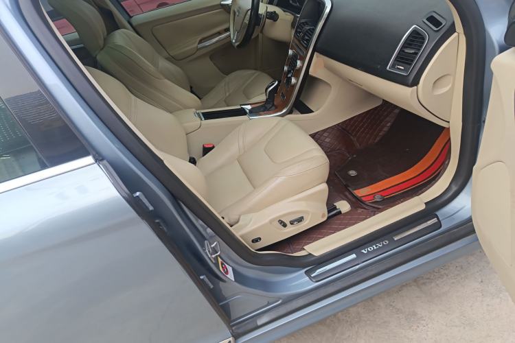 Used Volvo XC60 2017 T5 AWD Smart Version
