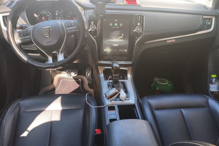 Used Roewe RX5 2016 20T Two-Wheel Drive Automatic Internet Smart Edition
