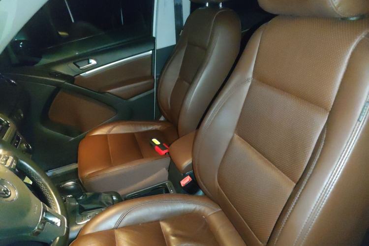 Used Volkswagen Tiguan 2015 2.0 TSI Automatic All-Wheel Drive Luxury Edition Left Front Seat