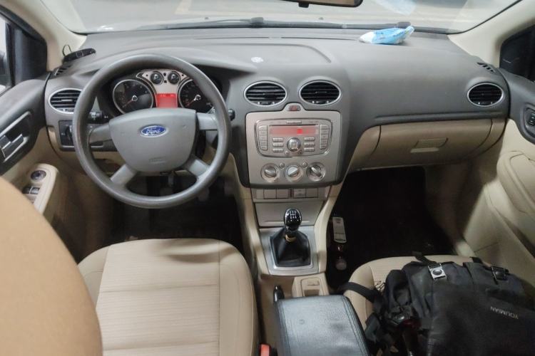 Used Ford Focus 2013 Sedan Classic 1.8L Manual Base Model Center Console