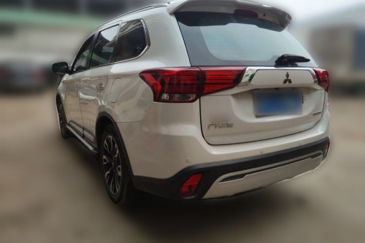 Used Mitsubishi Outlander 2019 2.4L 4x4 Zhi Xiang Edition 5 Seats China V Emission Standard