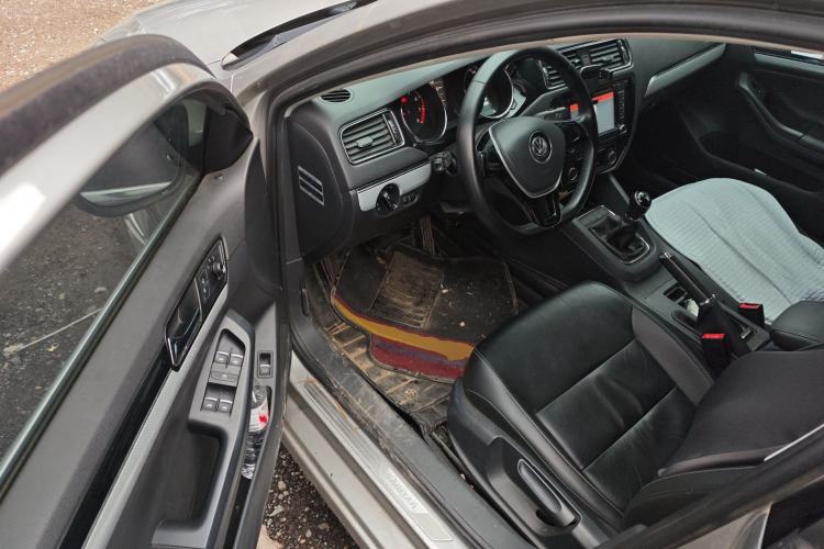 Used Volkswagen Sagitar 2015 1.6L Manual Comfort Model