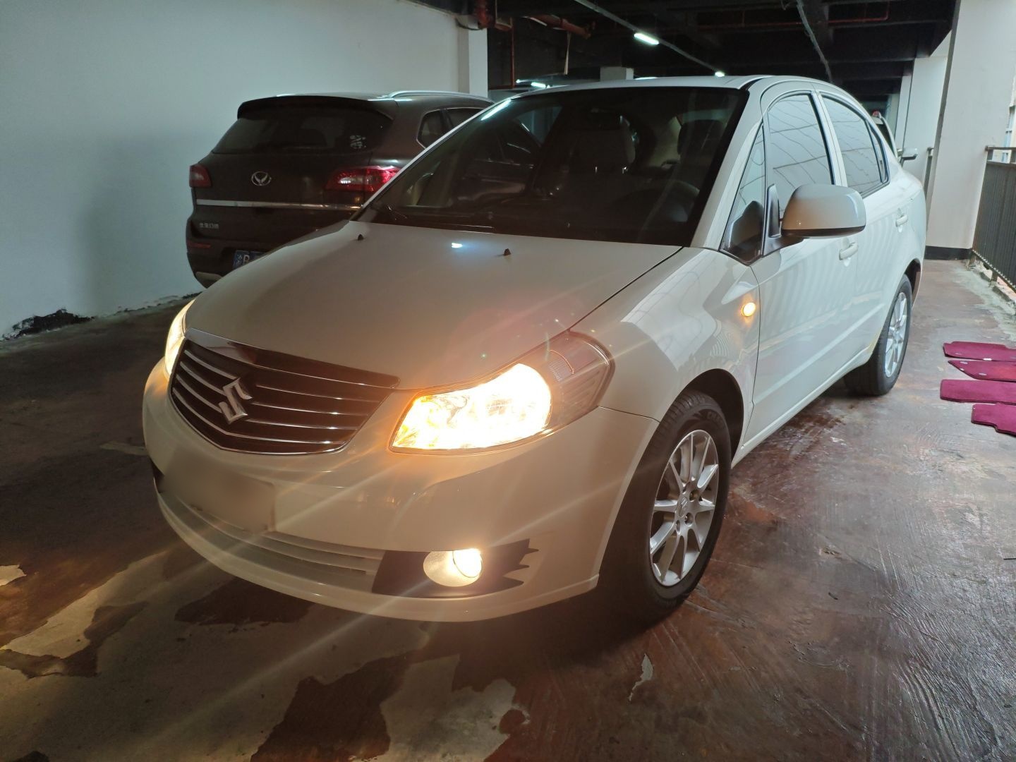 تحت مقدمة السيارة