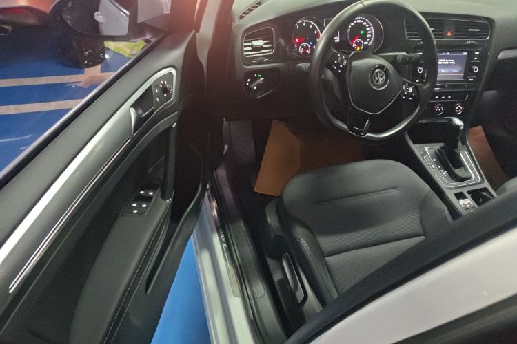 Used Volkswagen Golf 2018 230TSI Automatic Comfort Model Driver Seat